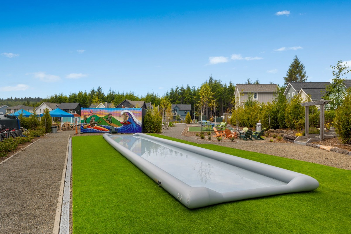 Happy Place Is Just Steps From Fernwood Station Games Courtyard And Seasonal Food Trucks