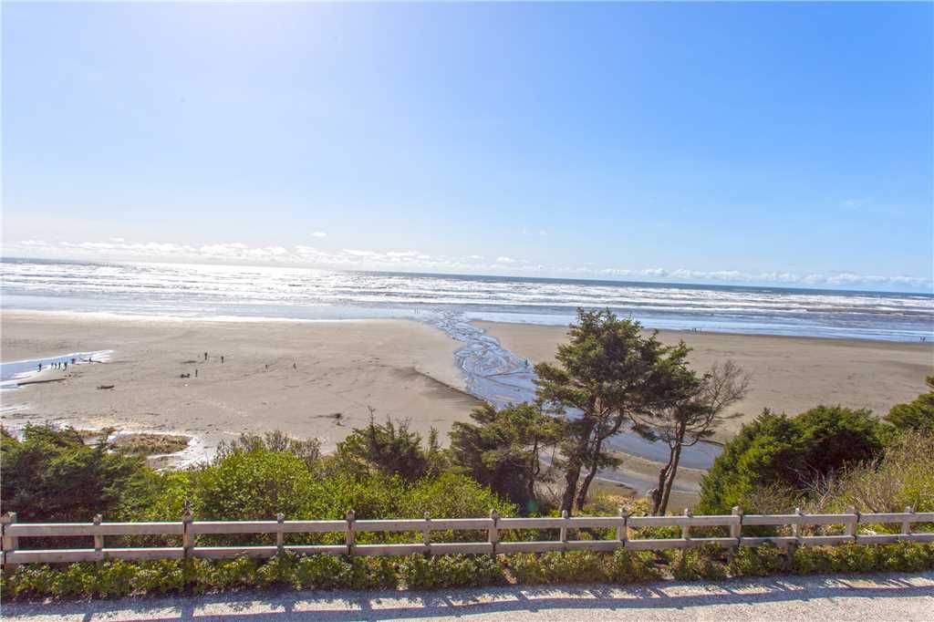 beach and ocean view from the front of Beach Mode cottage rental