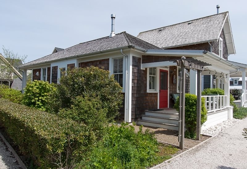 outside of Aloha Cottage